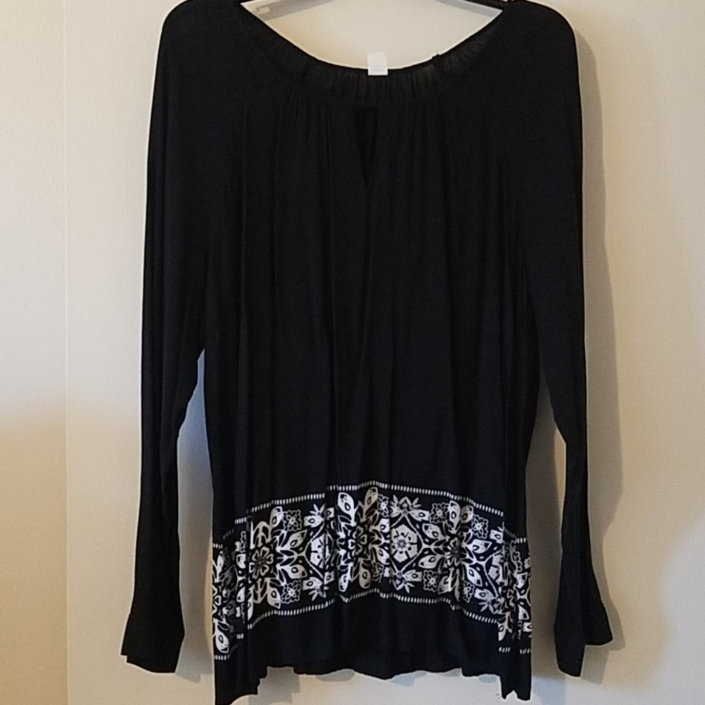 Black with white print long sleeve top